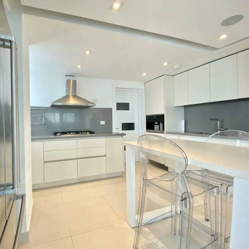 Apartment 10