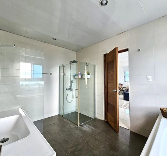 Apartment 4